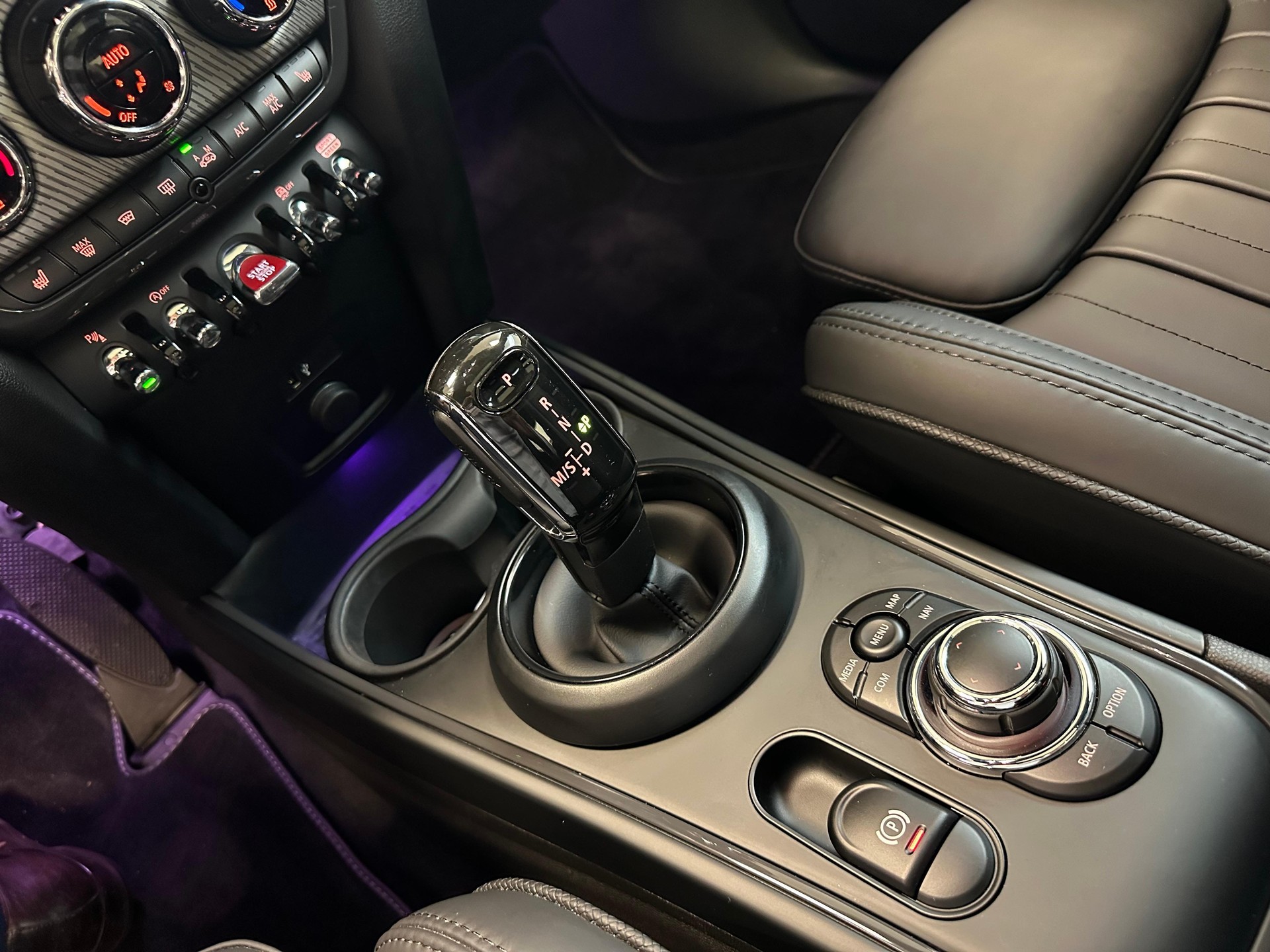 MINI Countryman F60 1.5i Cooper ALL4-image-8