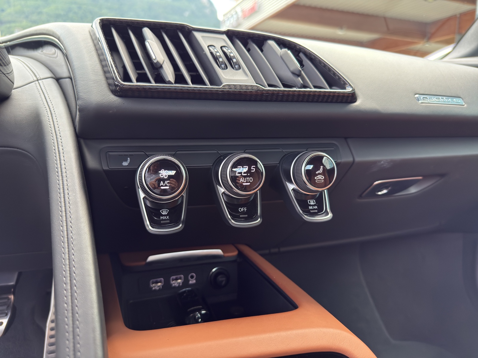 AUDI R8 Spyder performance S-Tronic-image-11