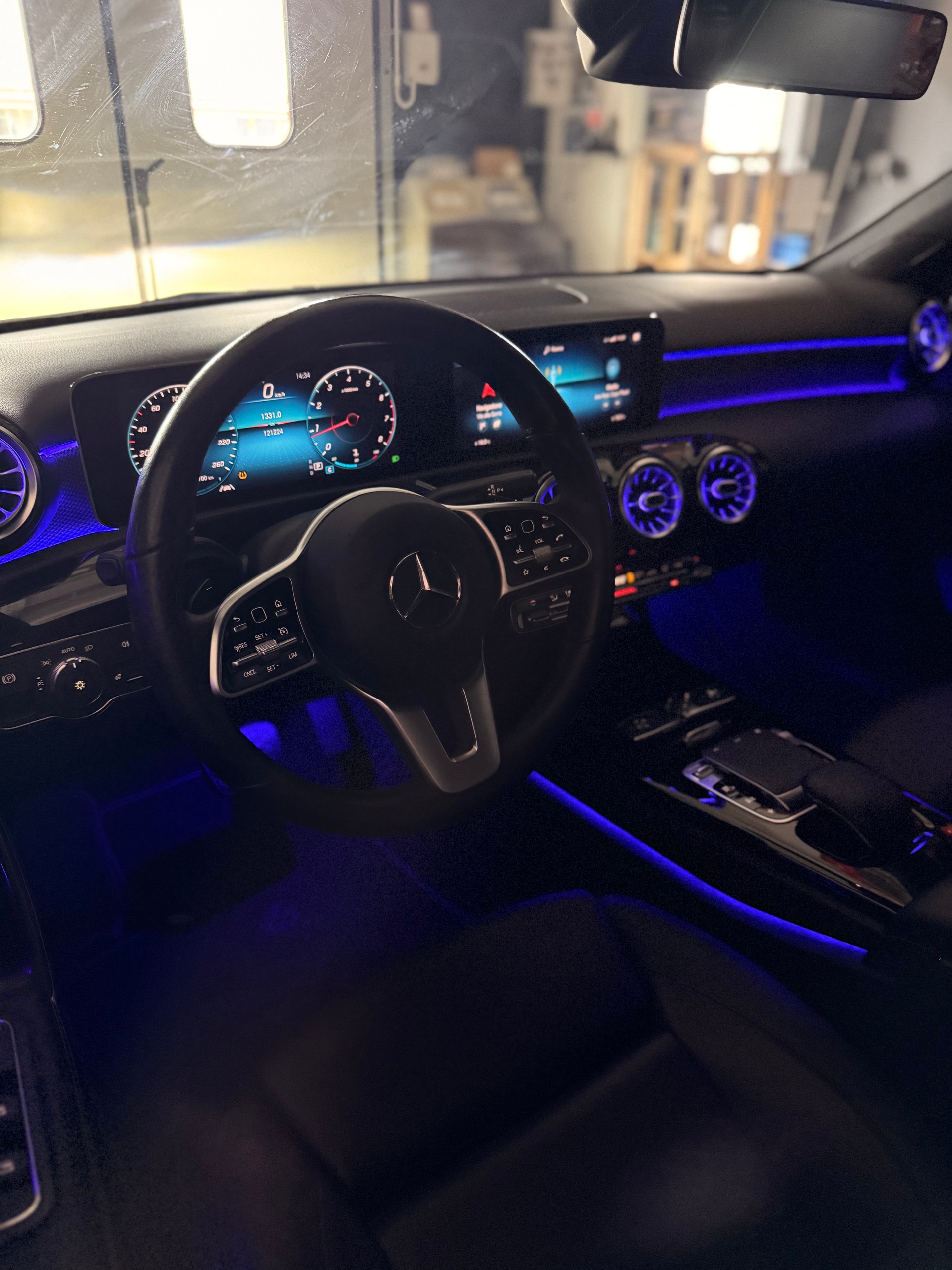 MERCEDES-BENZ A 200 Progressive 7G-DCT-image-8