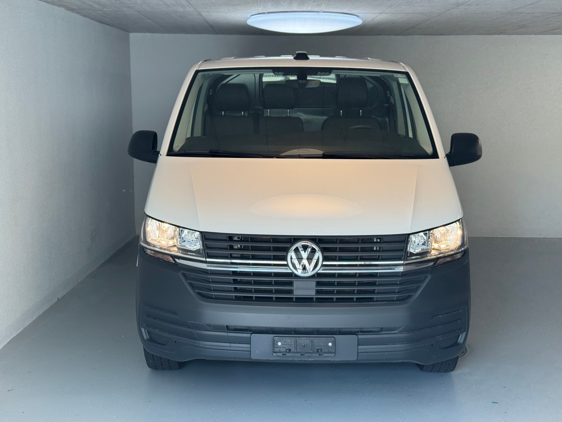 VW T6.1 2.0 TDI-image-1