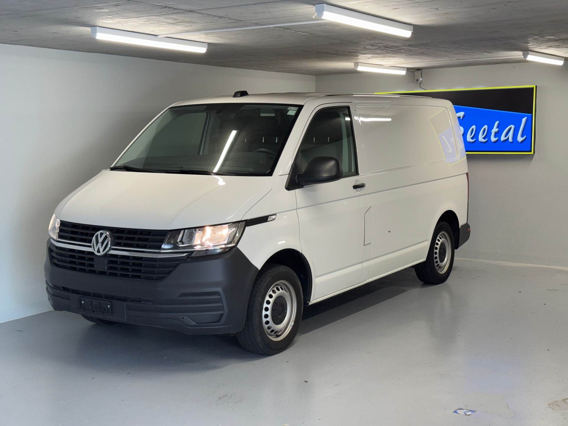 VW T6.1 2.0 TDI-image-0