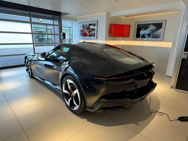 FERRARI 12Cilindri-image-1