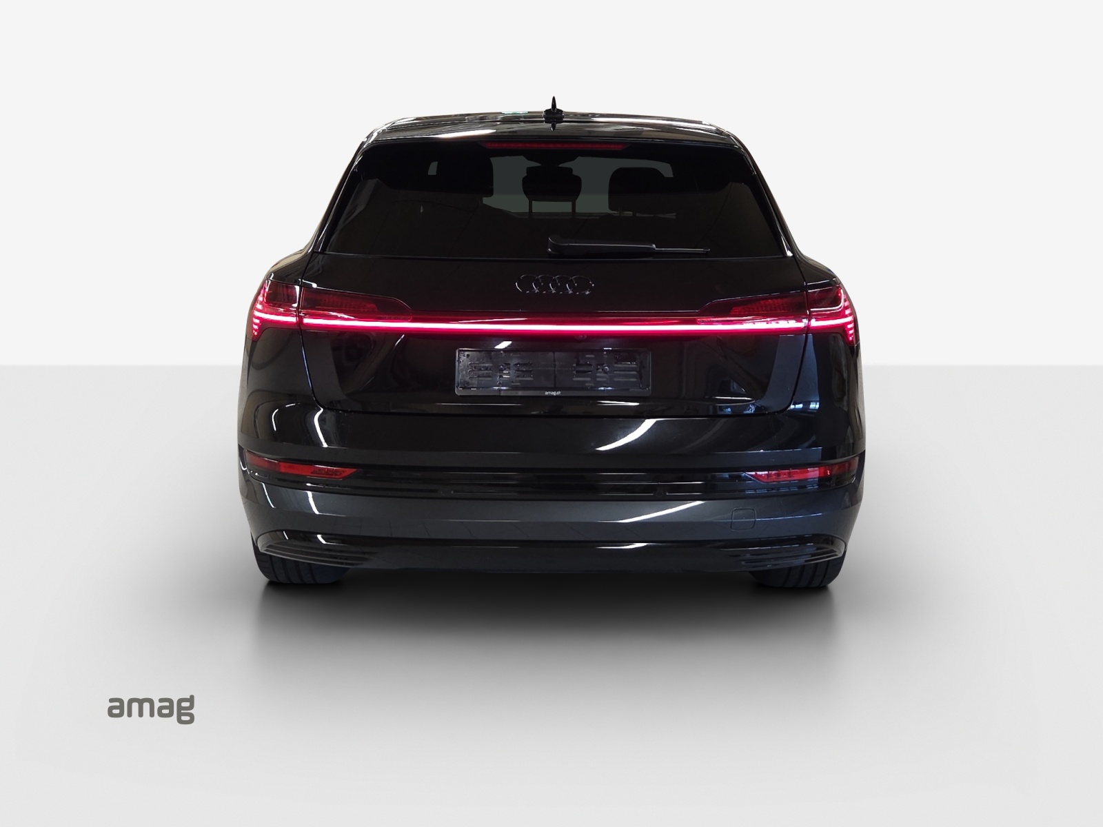 AUDI e-tron 55 Advanced Black Edition quattro-image-4