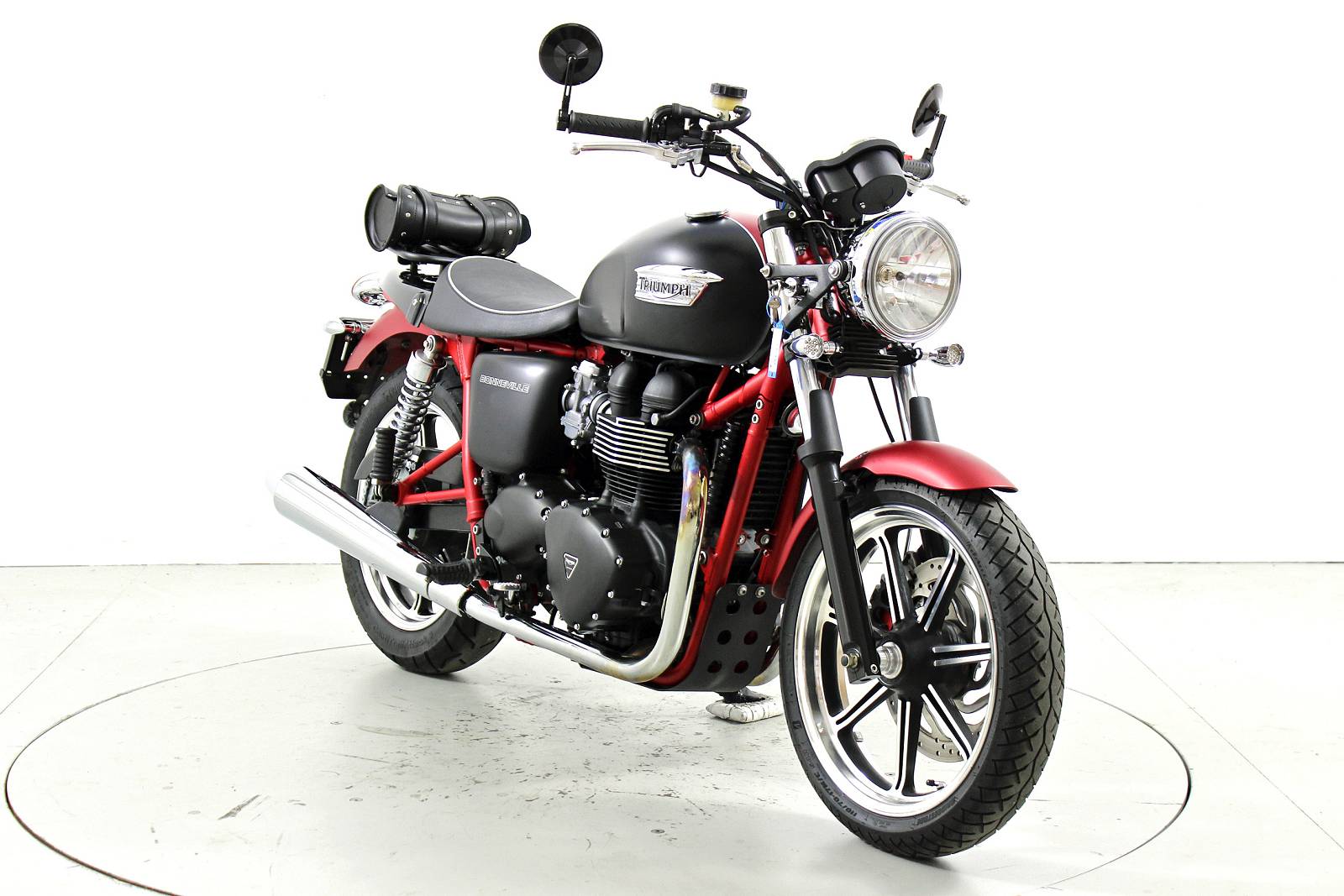 TRIUMPH Bonneville T100-showroom-element-1