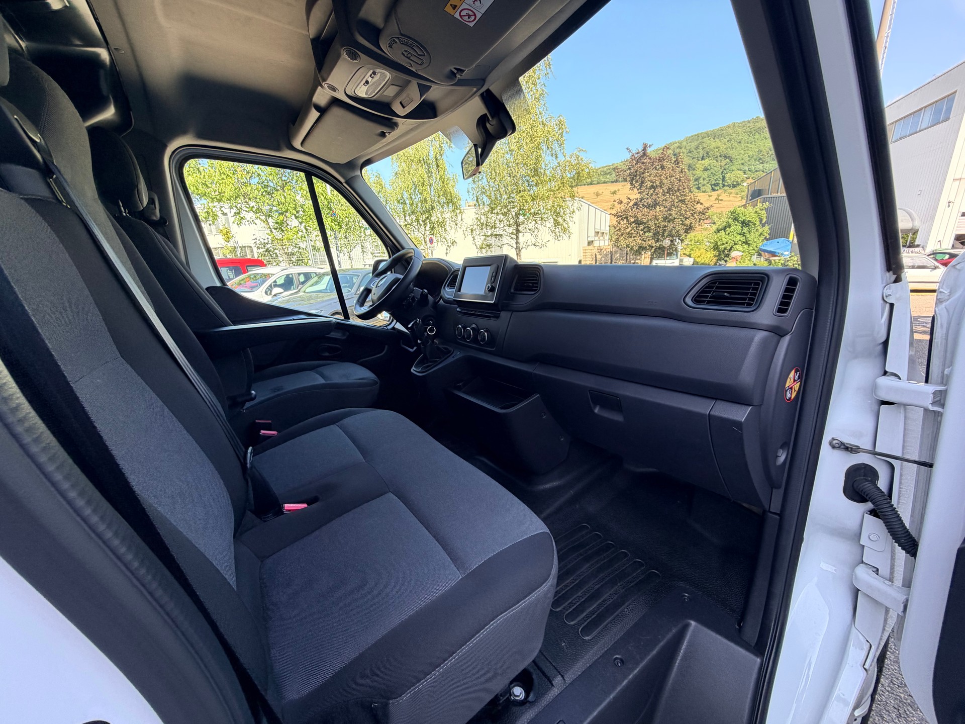 RENAULT Master T35 2.3dCi 135 L2H2-image-9