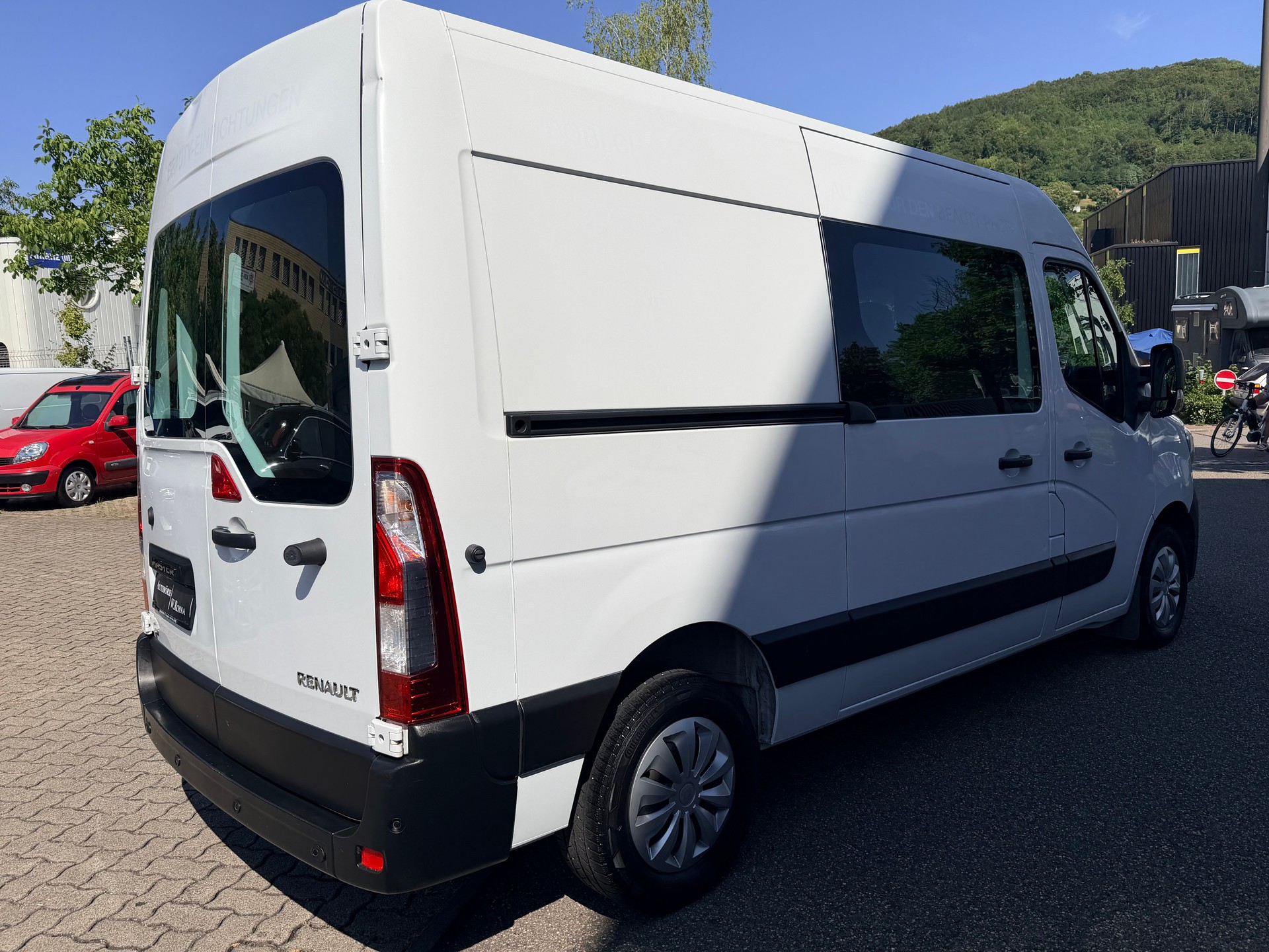 RENAULT Master T35 2.3dCi 135 L2H2-image-2