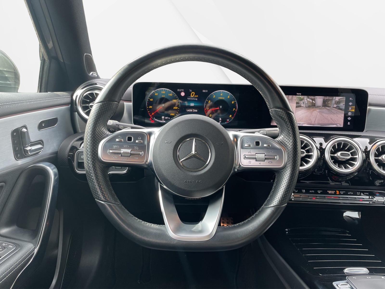 MERCEDES-BENZ A 200 AMG Line-image-11