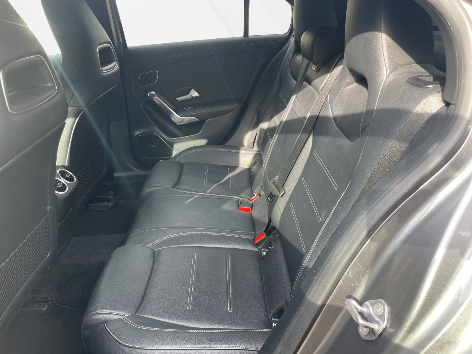 MERCEDES-BENZ A 200 AMG Line-image-13