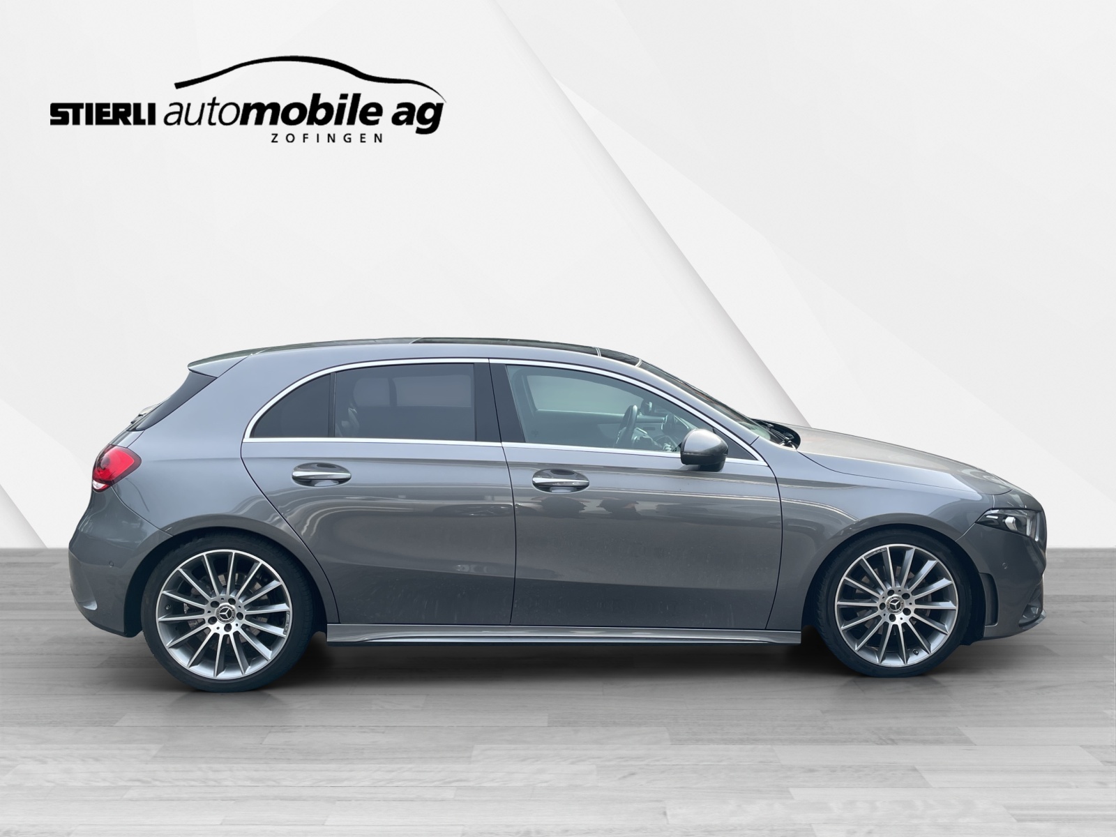 MERCEDES-BENZ A 200 AMG Line-showroom-element-3