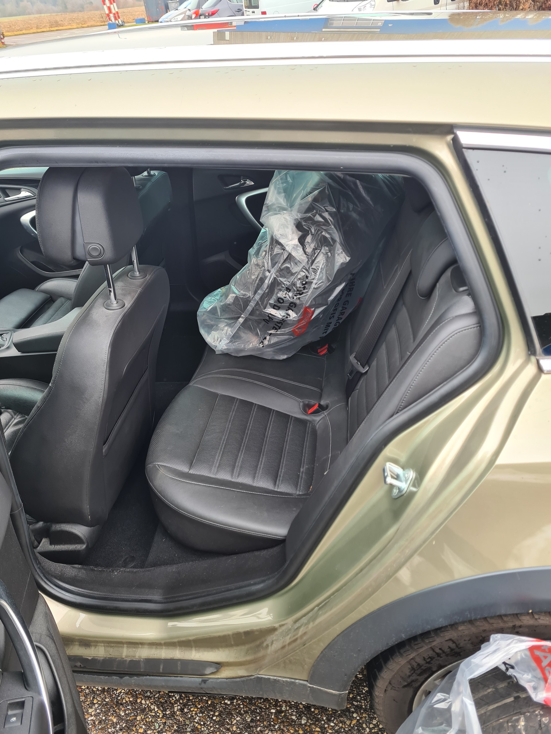 OPEL Insignia Country Tourer 2.0 Turbo 4WD Automatic-image-5