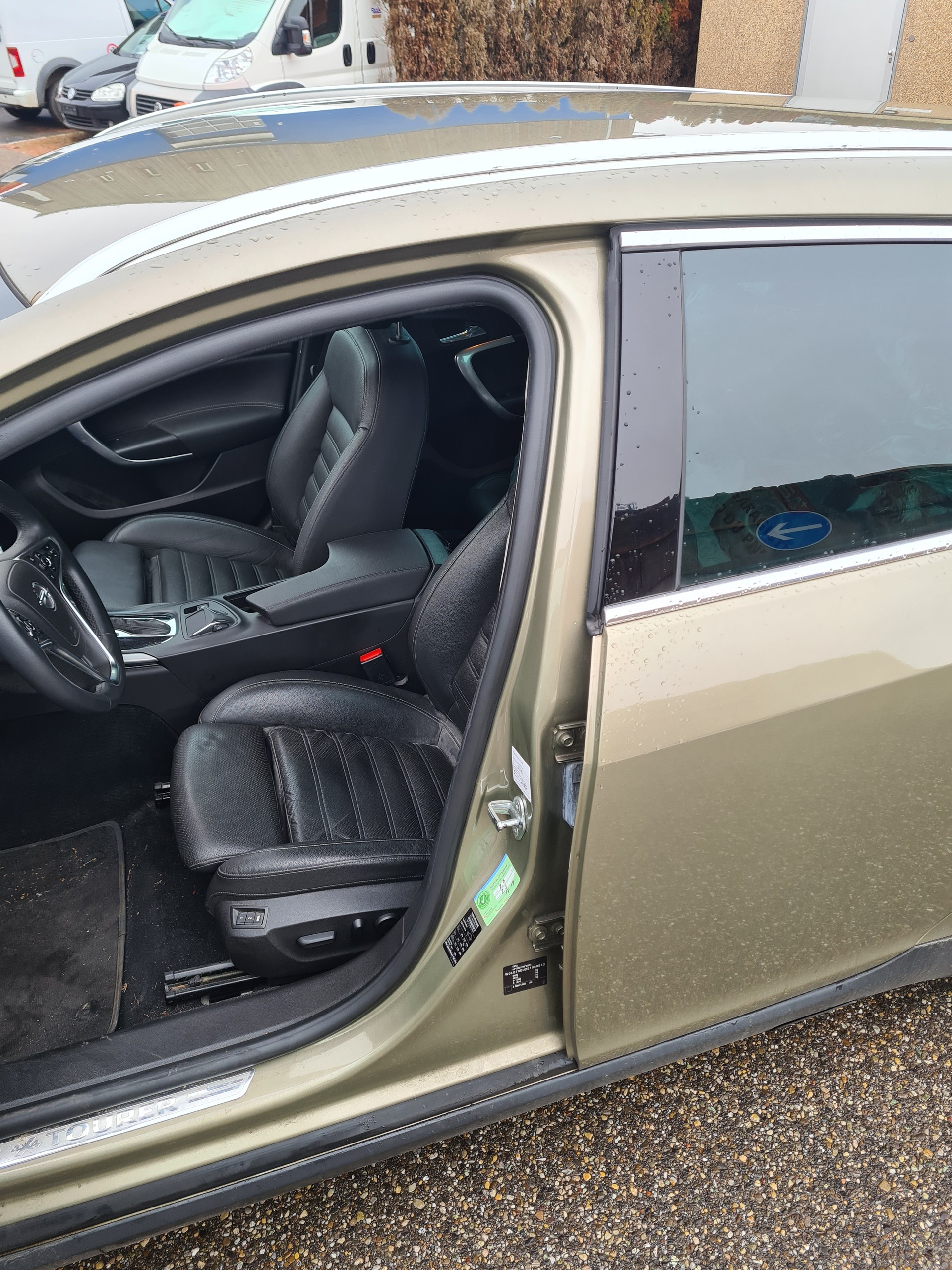 OPEL Insignia Country Tourer 2.0 Turbo 4WD Automatic-image-7