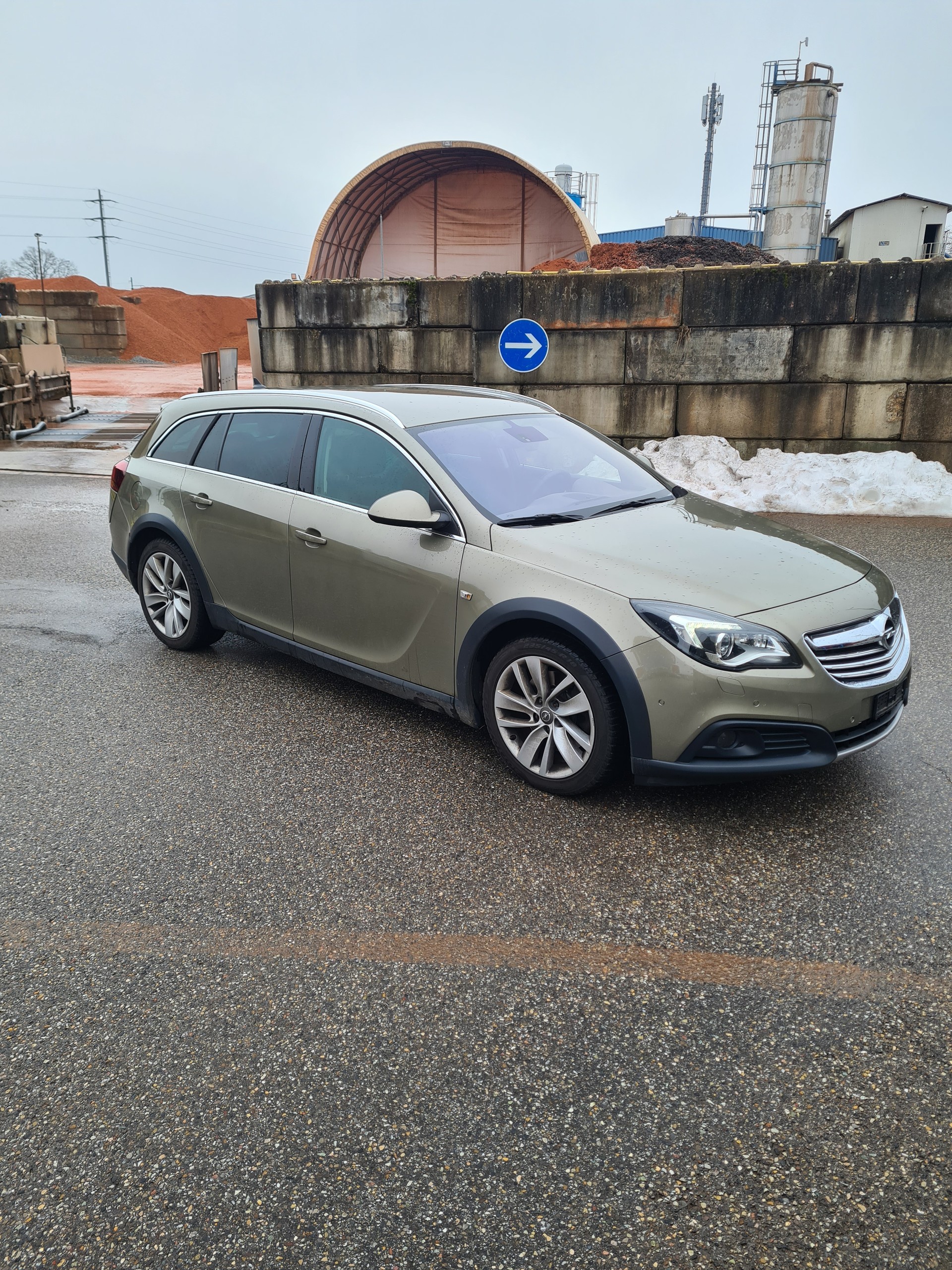 OPEL Insignia Country Tourer 2.0 Turbo 4WD Automatic-image-1