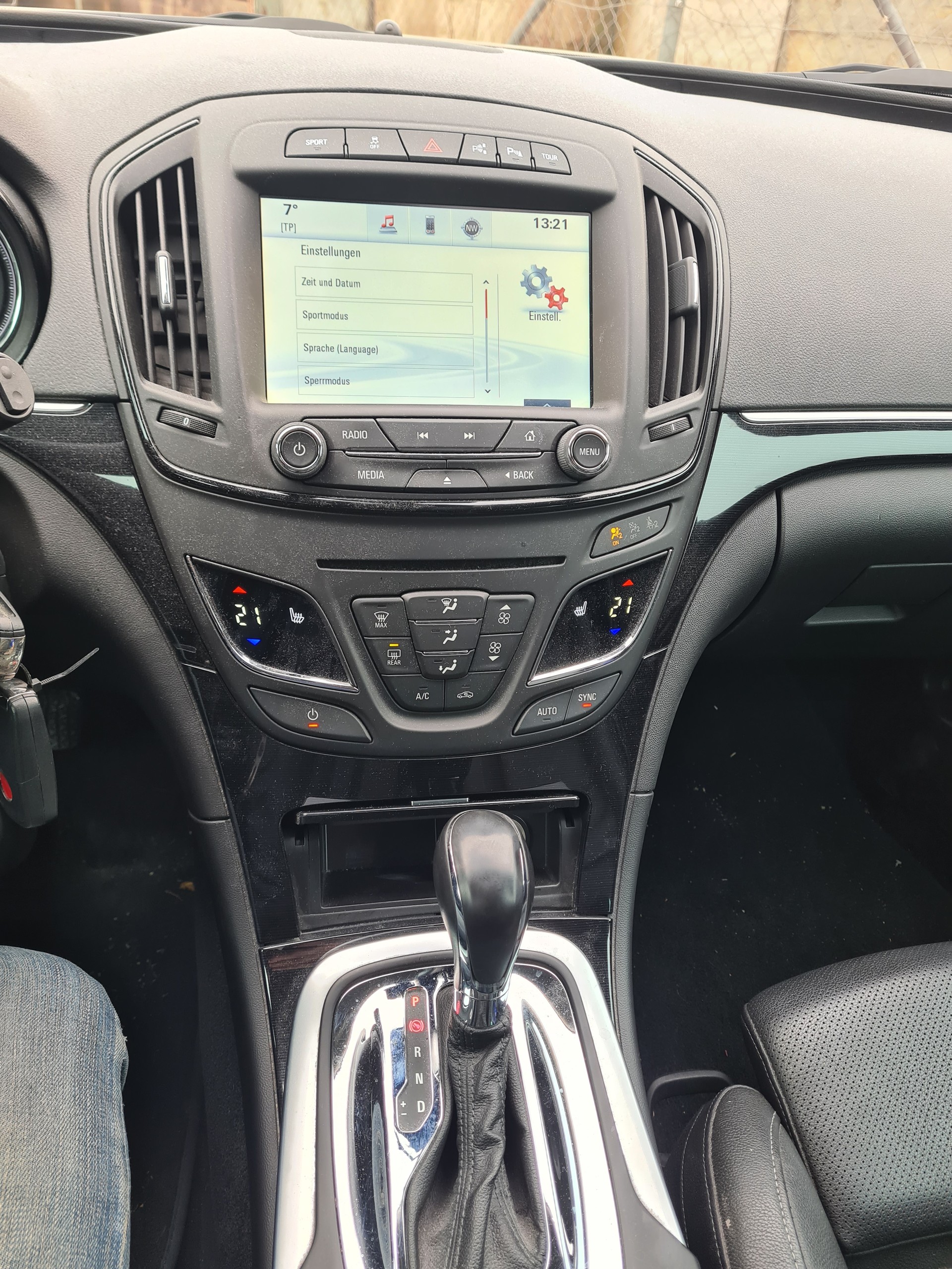 OPEL Insignia Country Tourer 2.0 Turbo 4WD Automatic-image-8