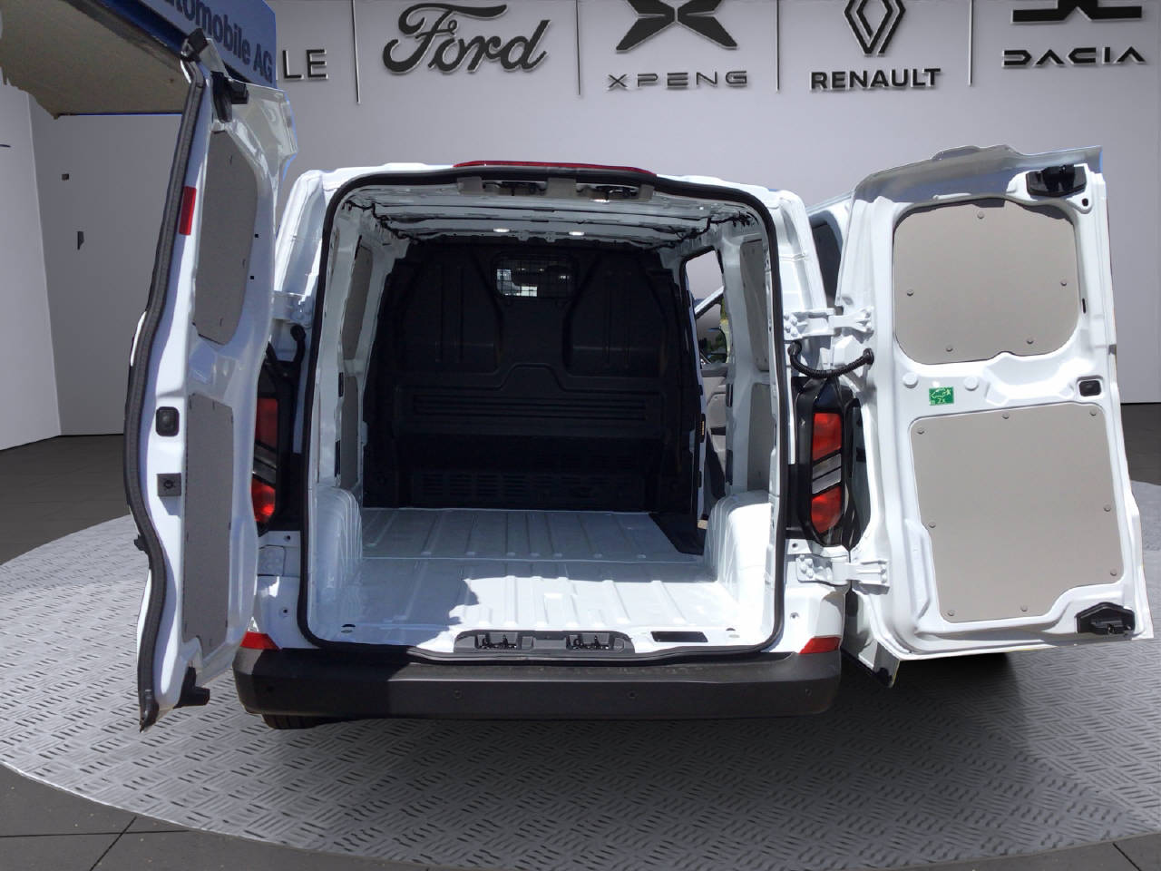FORD Transit Custom Van 320 L1 2.5 PHEV 233 PS Trend-image-6