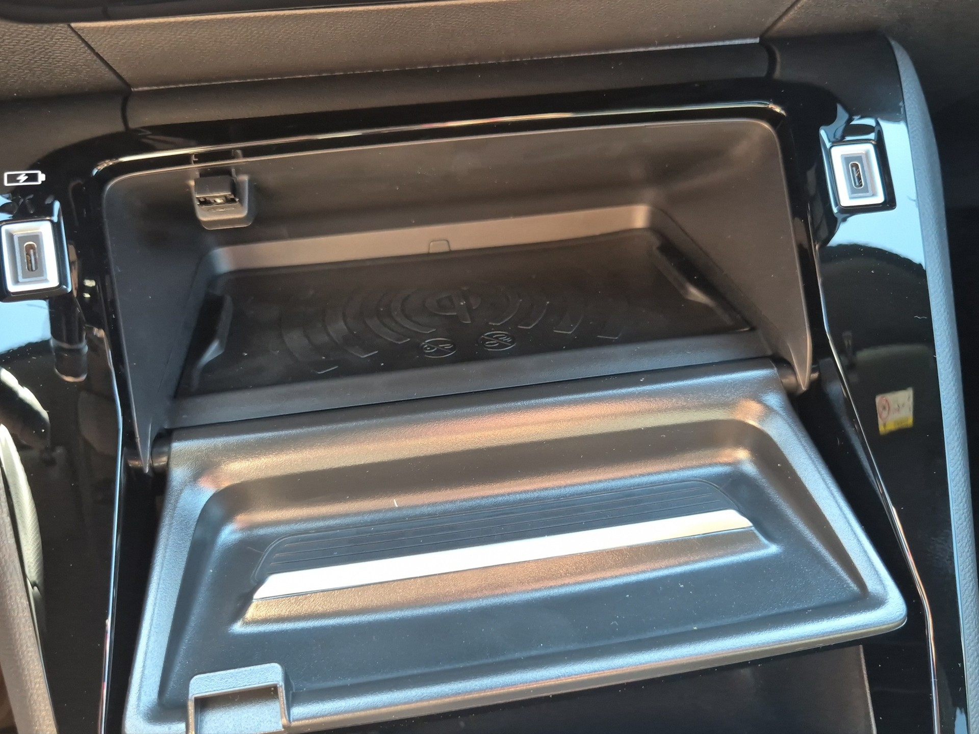 PEUGEOT 208 1.2 Hybrid 145 GT Exclusive-image-18