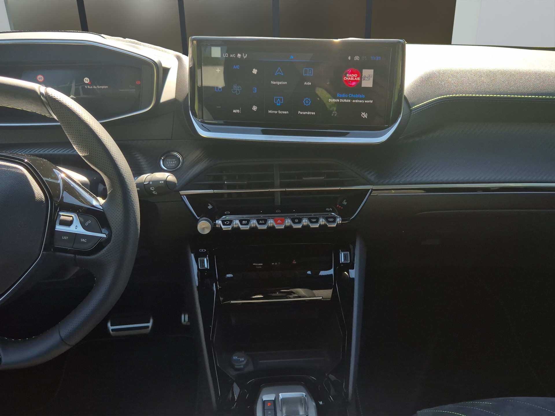 PEUGEOT 208 1.2 Hybrid 145 GT Exclusive-image-12