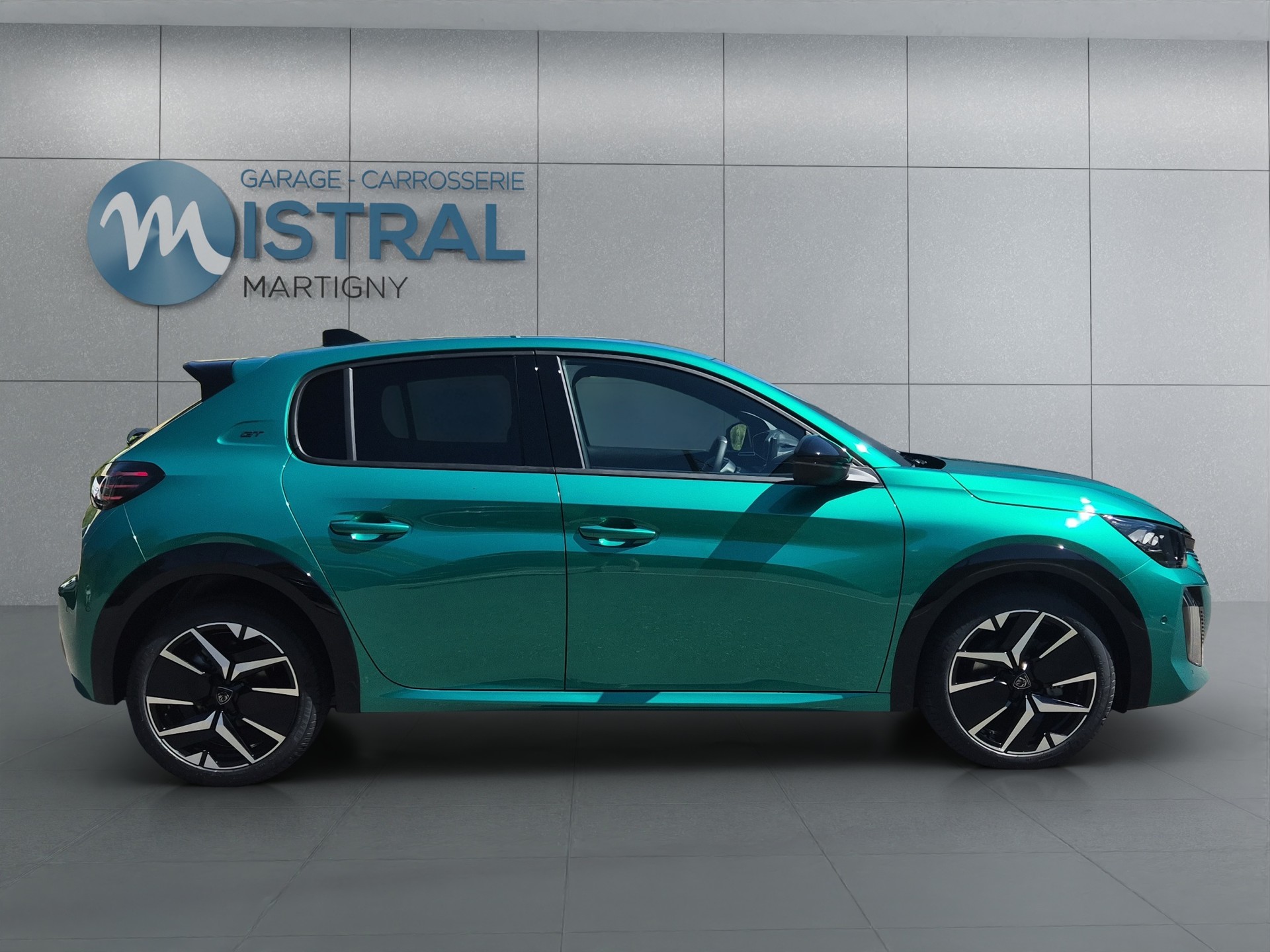 PEUGEOT 208 1.2 Hybrid 145 GT Exclusive-image-6