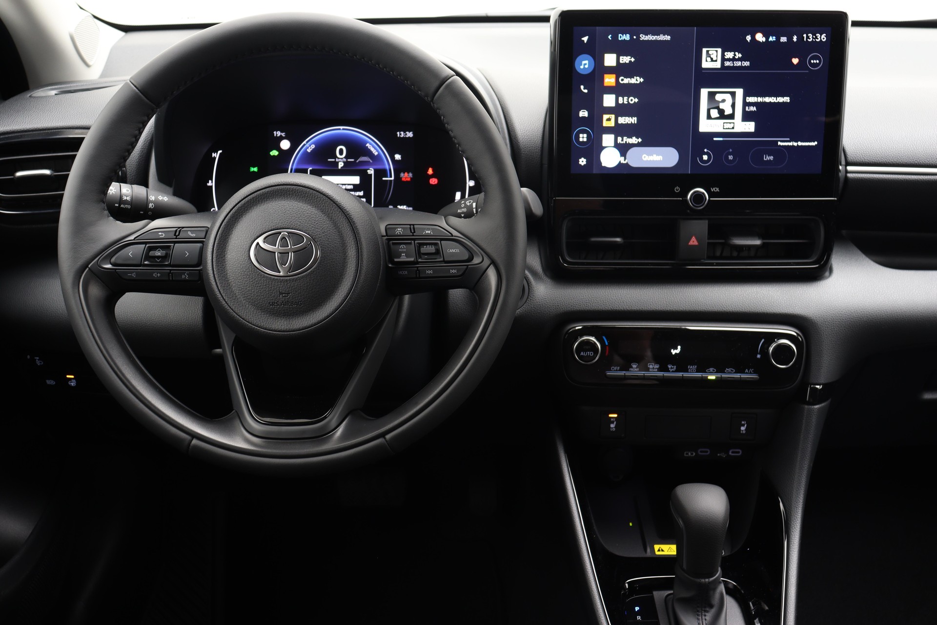 TOYOTA Yaris 1.5 VVT-i HSD Trend-image-8