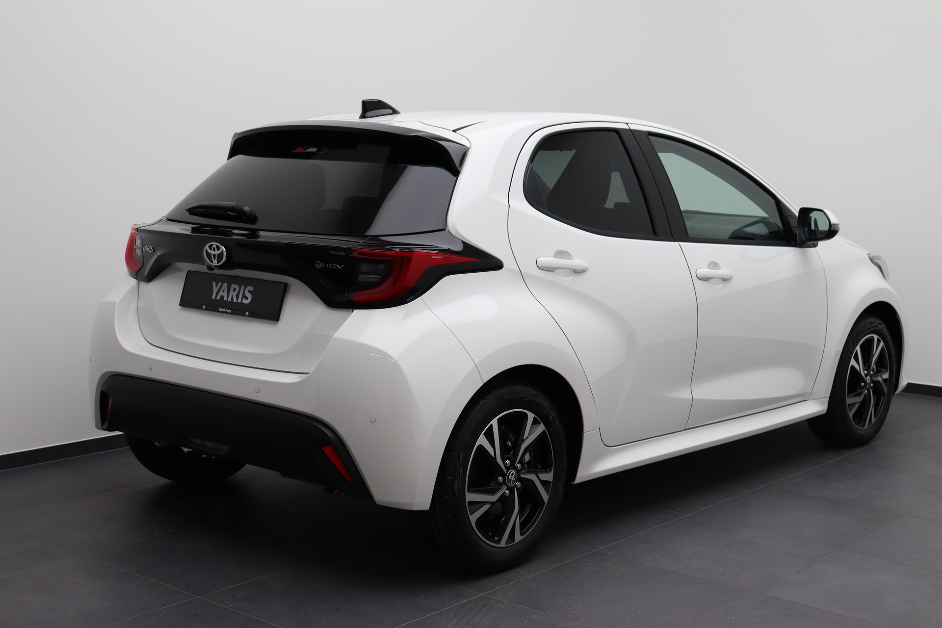 TOYOTA Yaris 1.5 VVT-i HSD Trend-image-3