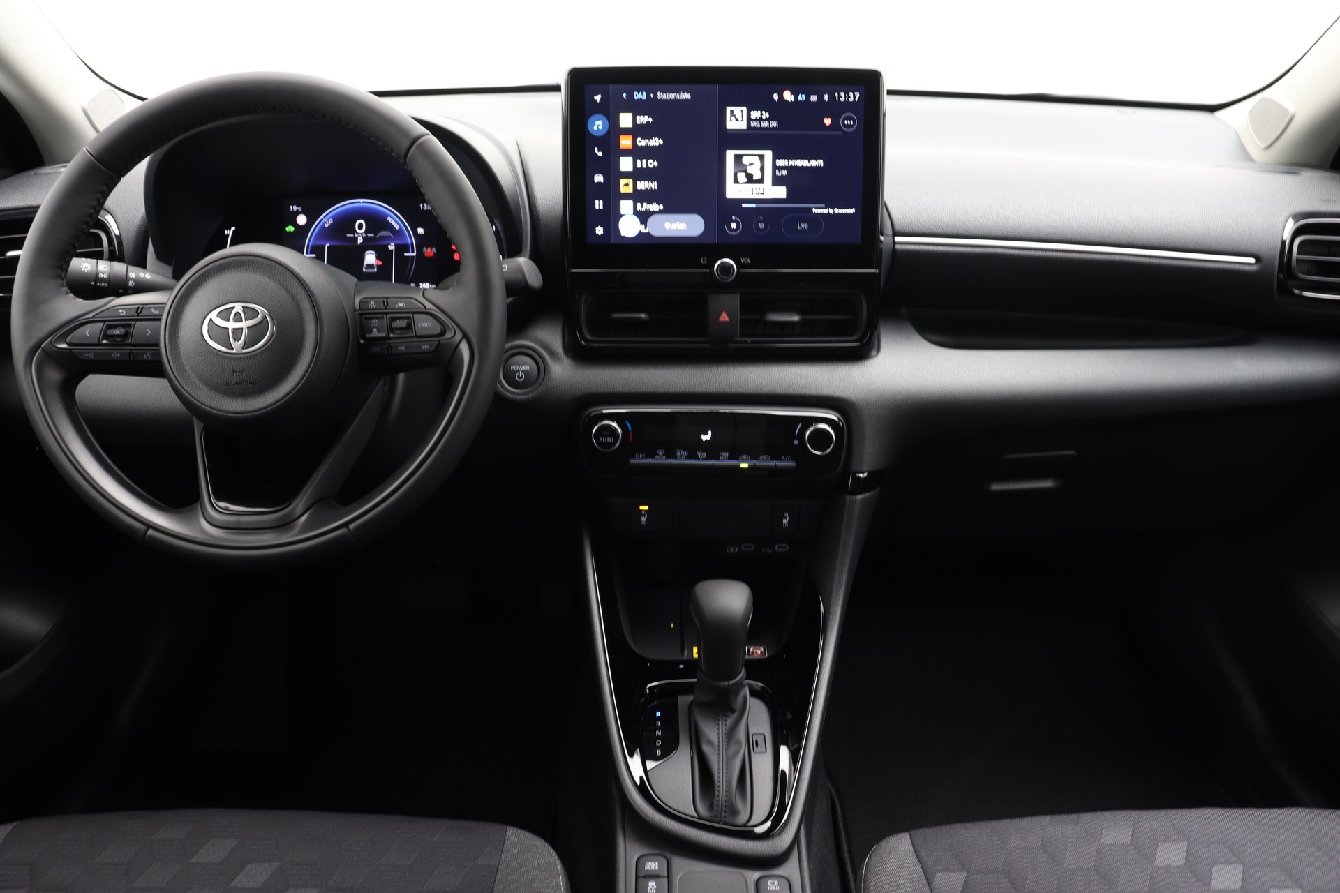 TOYOTA Yaris 1.5 VVT-i HSD Trend-image-6