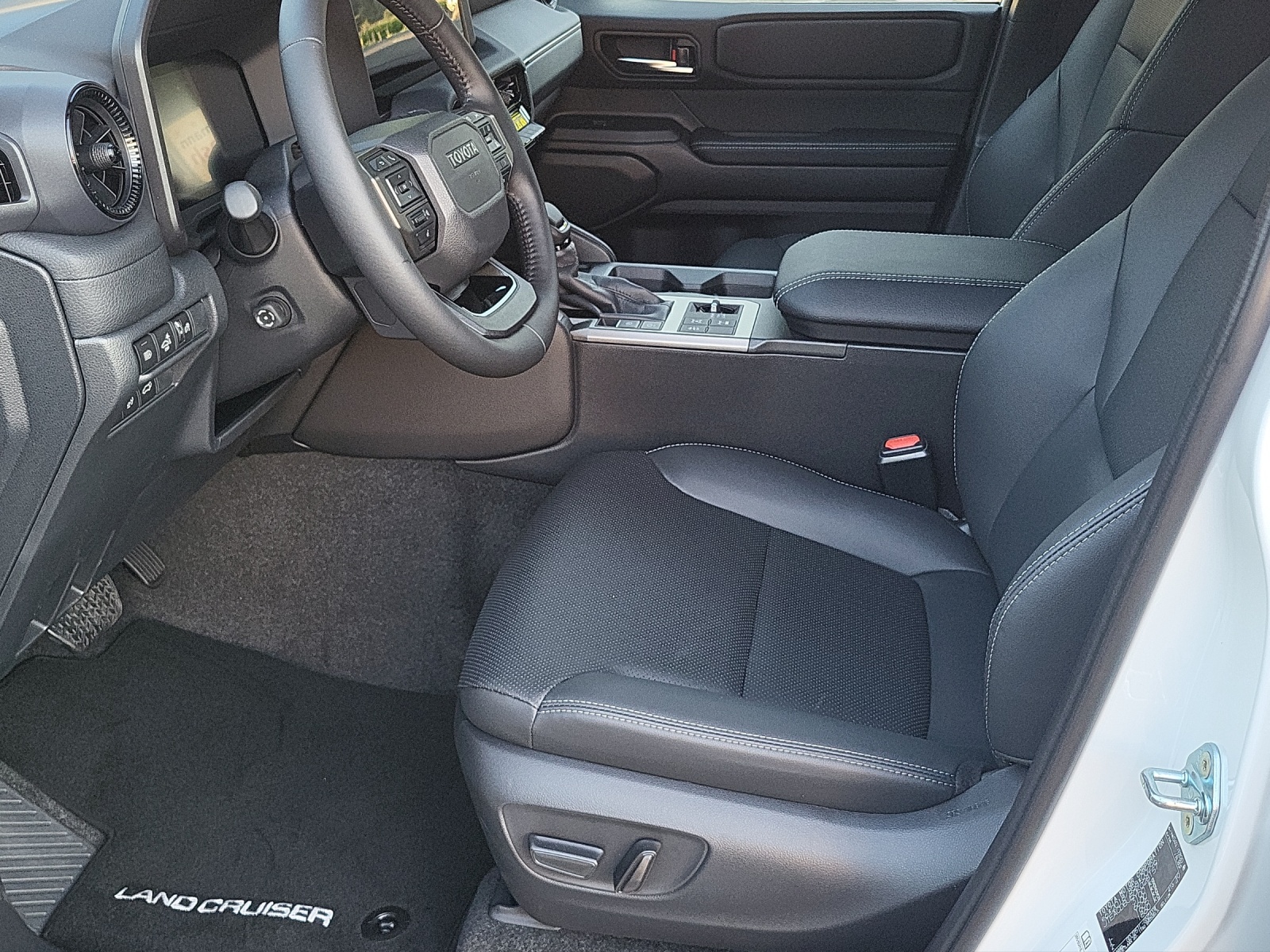 TOYOTA Land Cruiser 2.8 D 48V Style-image-12
