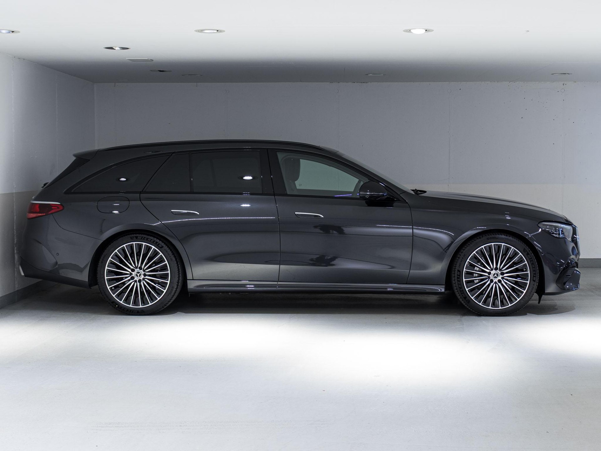 MERCEDES-BENZ E 200 4MATIC T-Modell-image-1