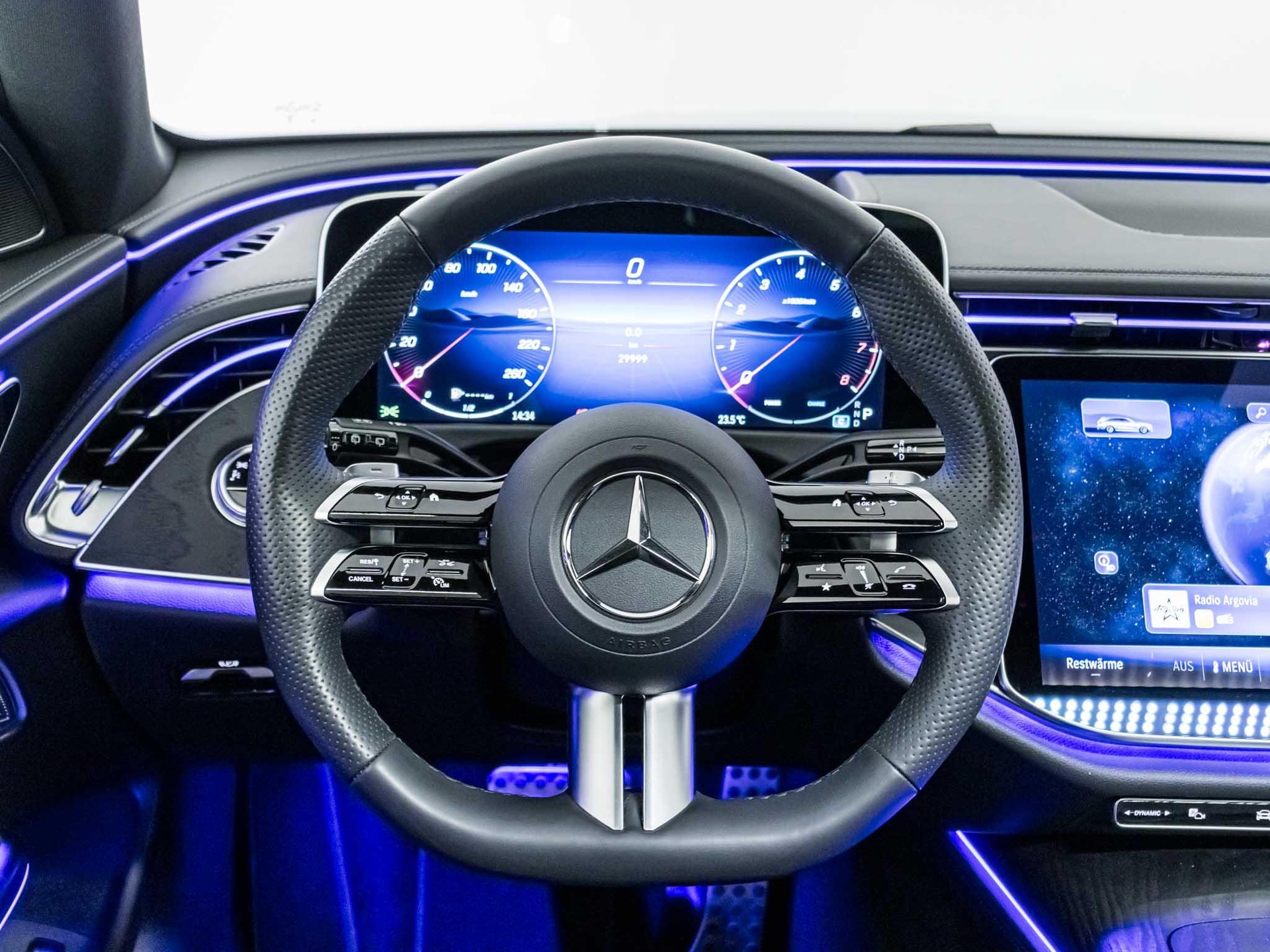 MERCEDES-BENZ E 200 4MATIC T-Modell-image-10