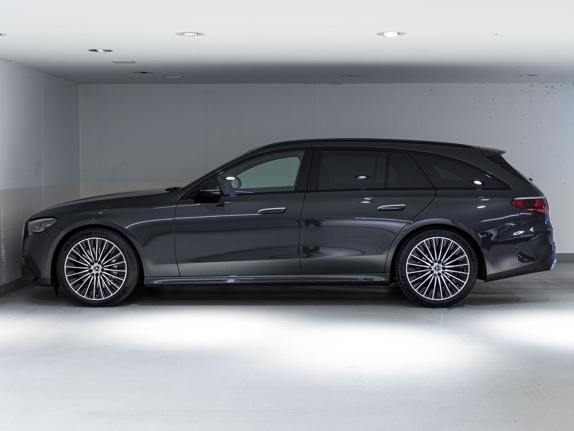 MERCEDES-BENZ E 200 4MATIC T-Modell-image-4