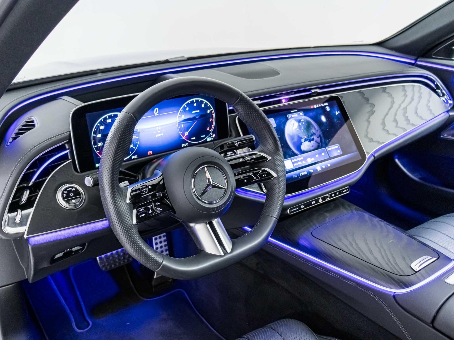 MERCEDES-BENZ E 200 4MATIC T-Modell-image-9