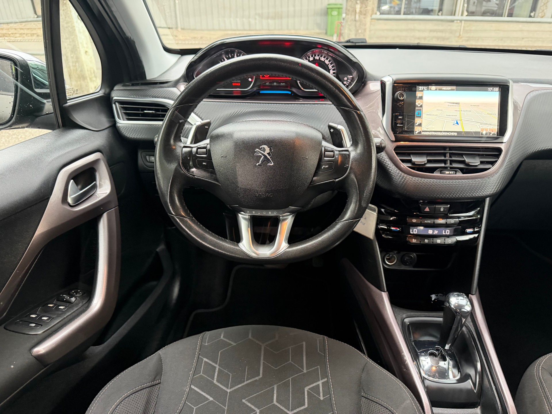 PEUGEOT 2008 1.6 e-HDi Style EGS6 ** Navigation ** Klima-auto ** Tempomat ** PDC H ** Frisch Ab MFK 04.08.2026-image-2