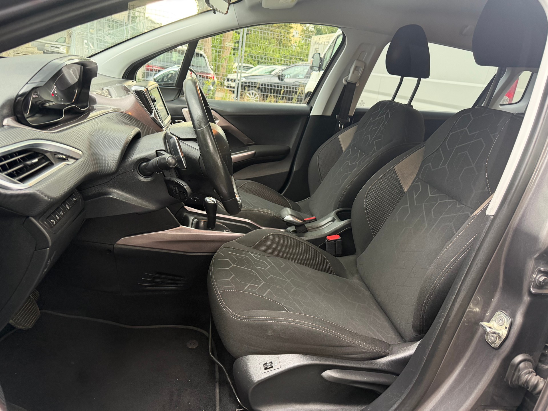 PEUGEOT 2008 1.6 e-HDi Style EGS6 ** Navigation ** Klima-auto ** Tempomat ** PDC H ** Frisch Ab MFK 04.08.2026-image-3