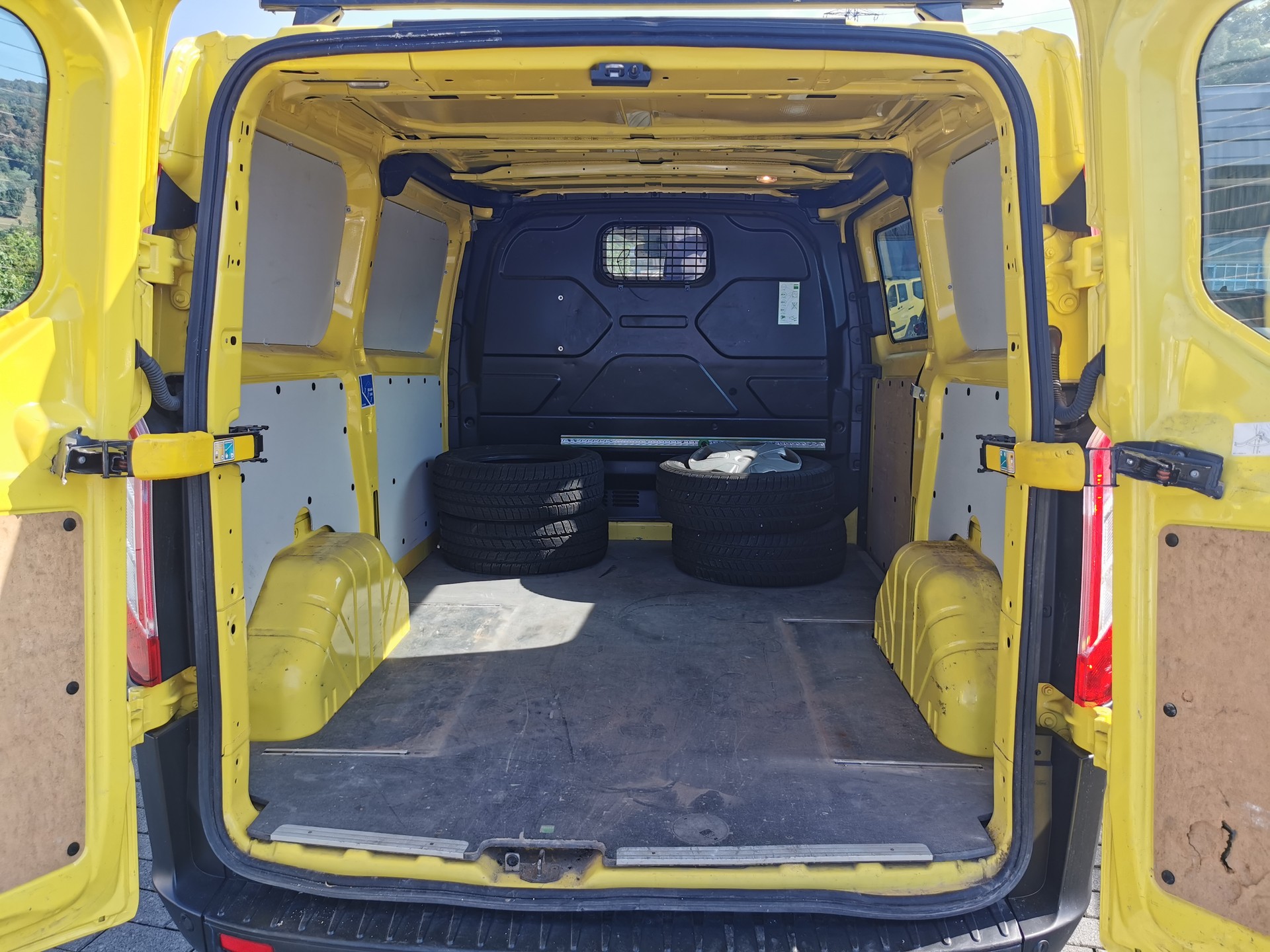 FORD Transit Cust 300 L1 Ambie-image-7