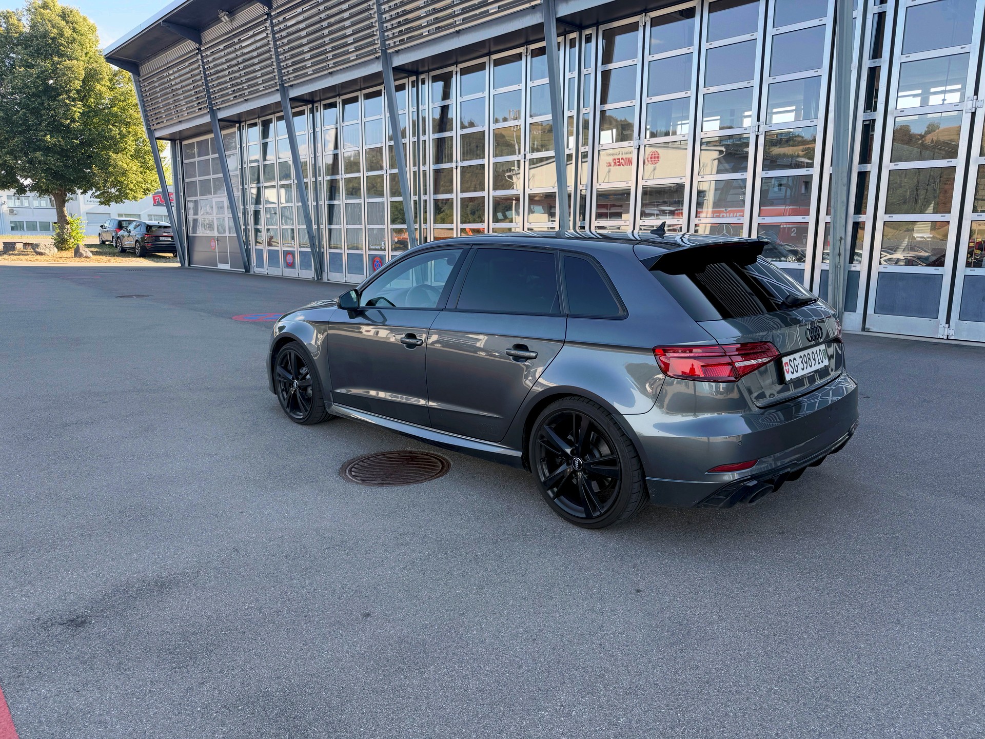 AUDI 2.5 T FSI quattro S-Tronic / • Sternenhimmel / 8-fach bereift / • Matrix-LED-Scheinwerfer-image-2