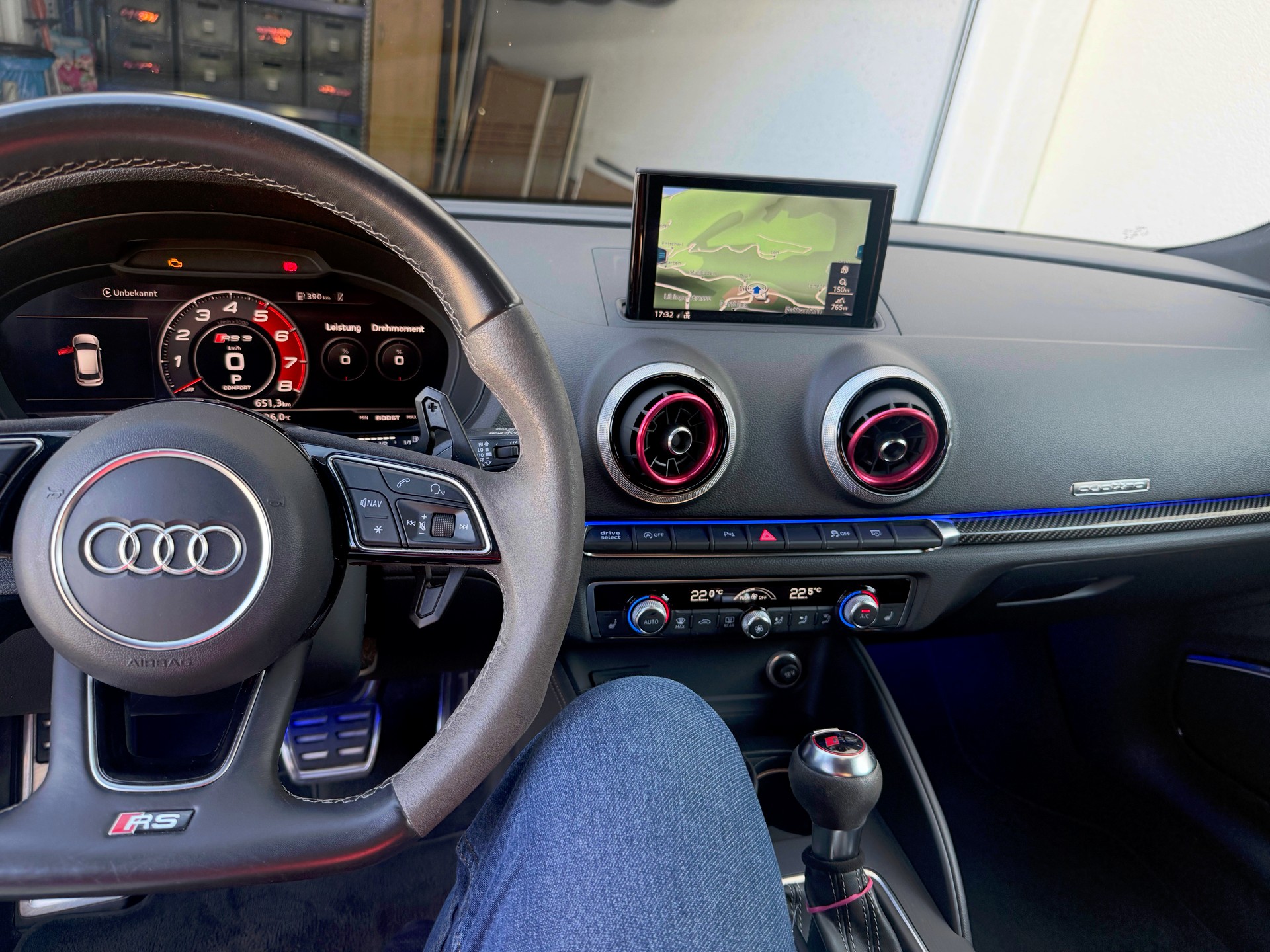 AUDI 2.5 T FSI quattro S-Tronic / • Sternenhimmel / 8-fach bereift / • Matrix-LED-Scheinwerfer-image-9