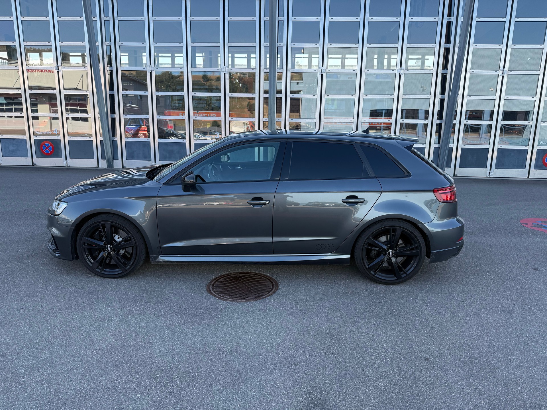 AUDI 2.5 T FSI quattro S-Tronic / • Sternenhimmel / 8-fach bereift / • Matrix-LED-Scheinwerfer-image-17