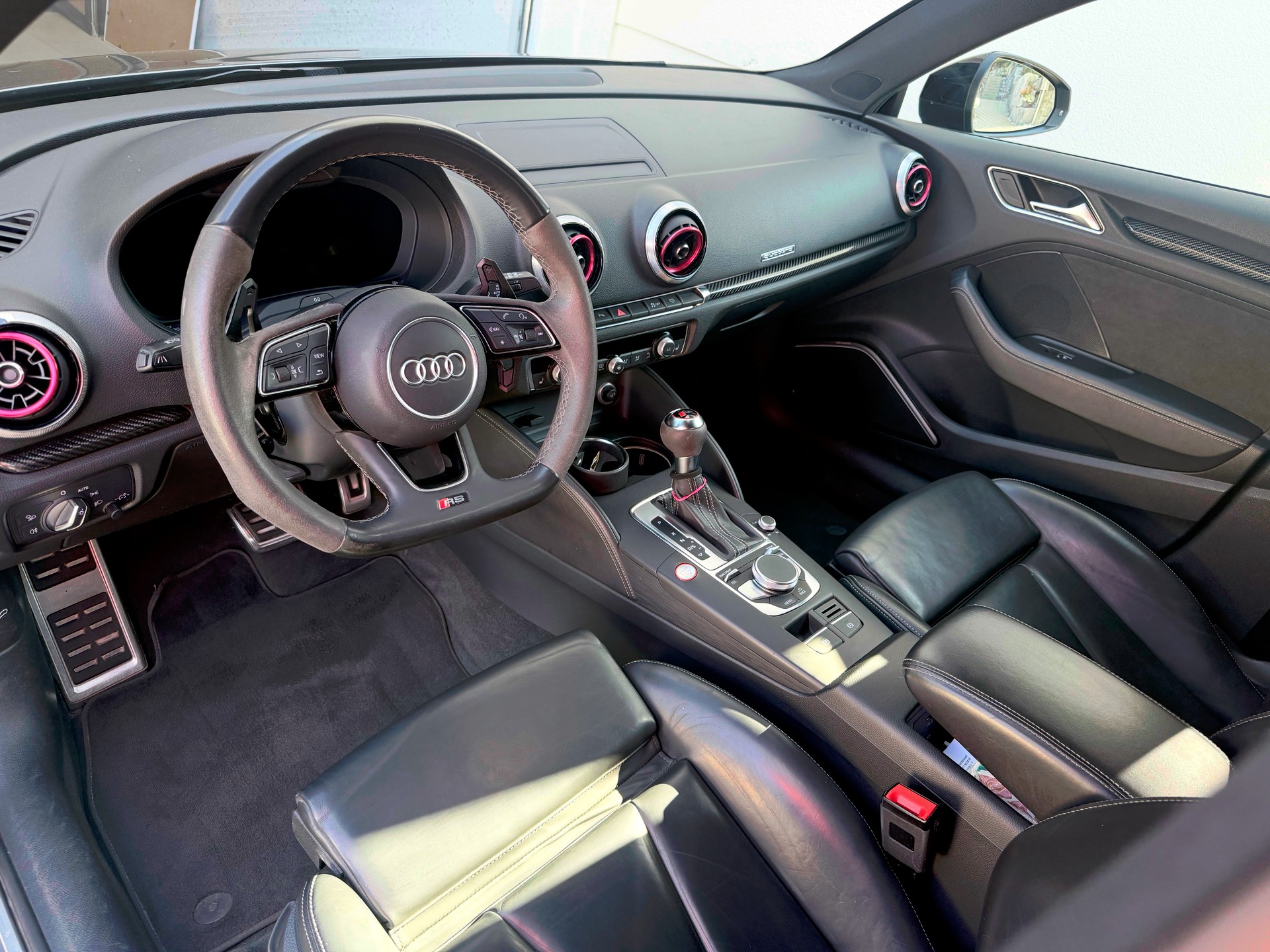 AUDI 2.5 T FSI quattro S-Tronic / • Sternenhimmel / 8-fach bereift / • Matrix-LED-Scheinwerfer-image-4