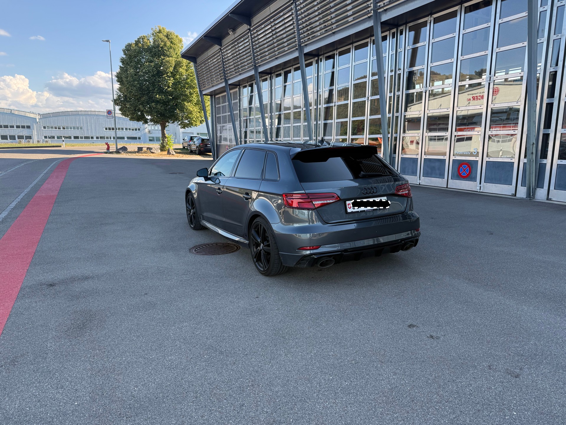 AUDI 2.5 T FSI quattro S-Tronic / • Sternenhimmel / 8-fach bereift / • Matrix-LED-Scheinwerfer-image-5
