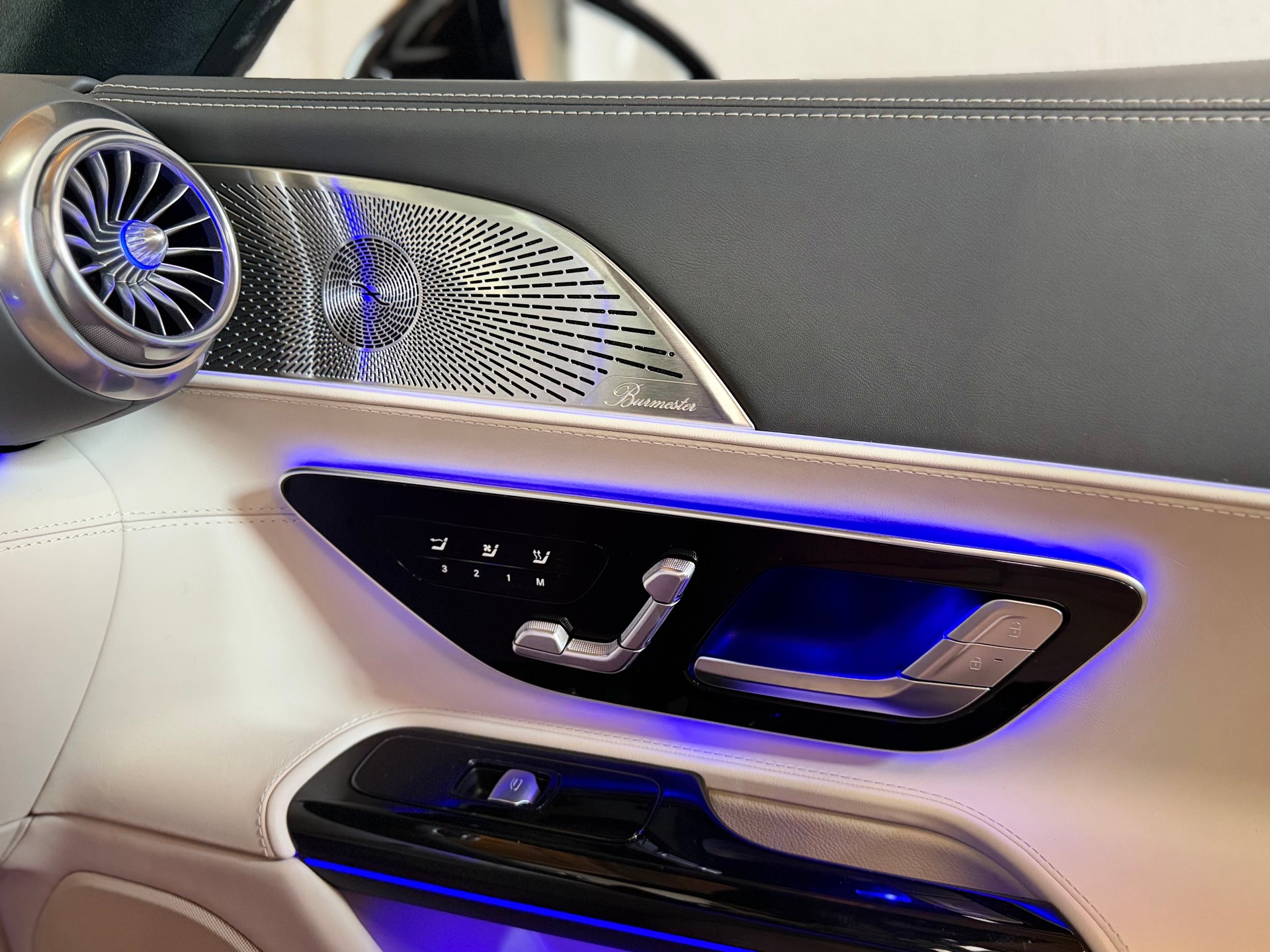 MERCEDES-BENZ AMG SL 63 4Matic+ Speedshift MCT-image-17