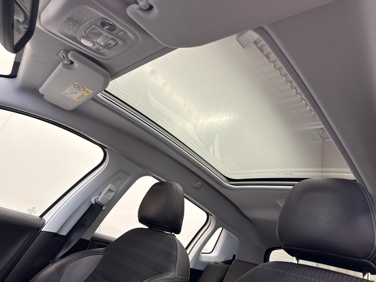 PEUGEOT 2008 1.2 PureTech Allure-image-4