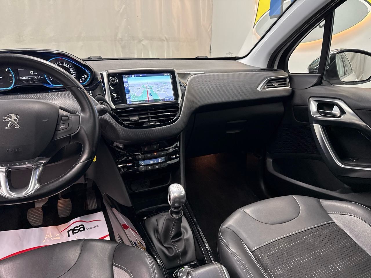 PEUGEOT 2008 1.2 PureTech Allure-image-6