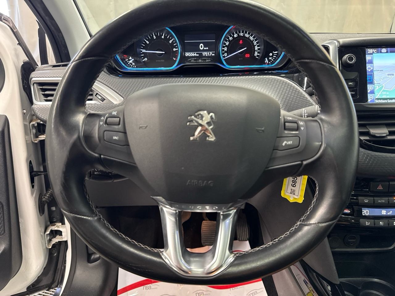 PEUGEOT 2008 1.2 PureTech Allure-image-8
