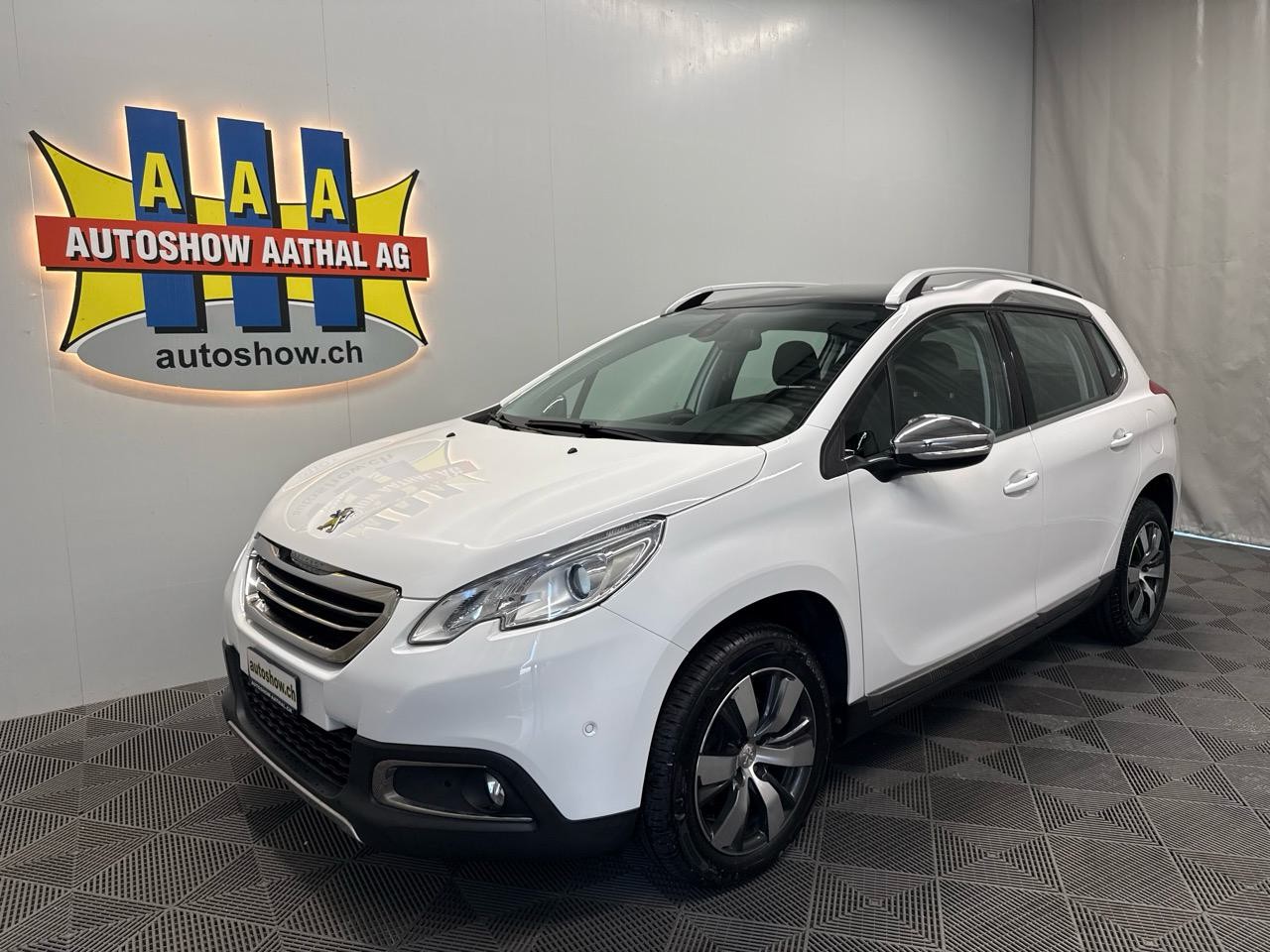 PEUGEOT 2008 1.2 PureTech Allure-image-0