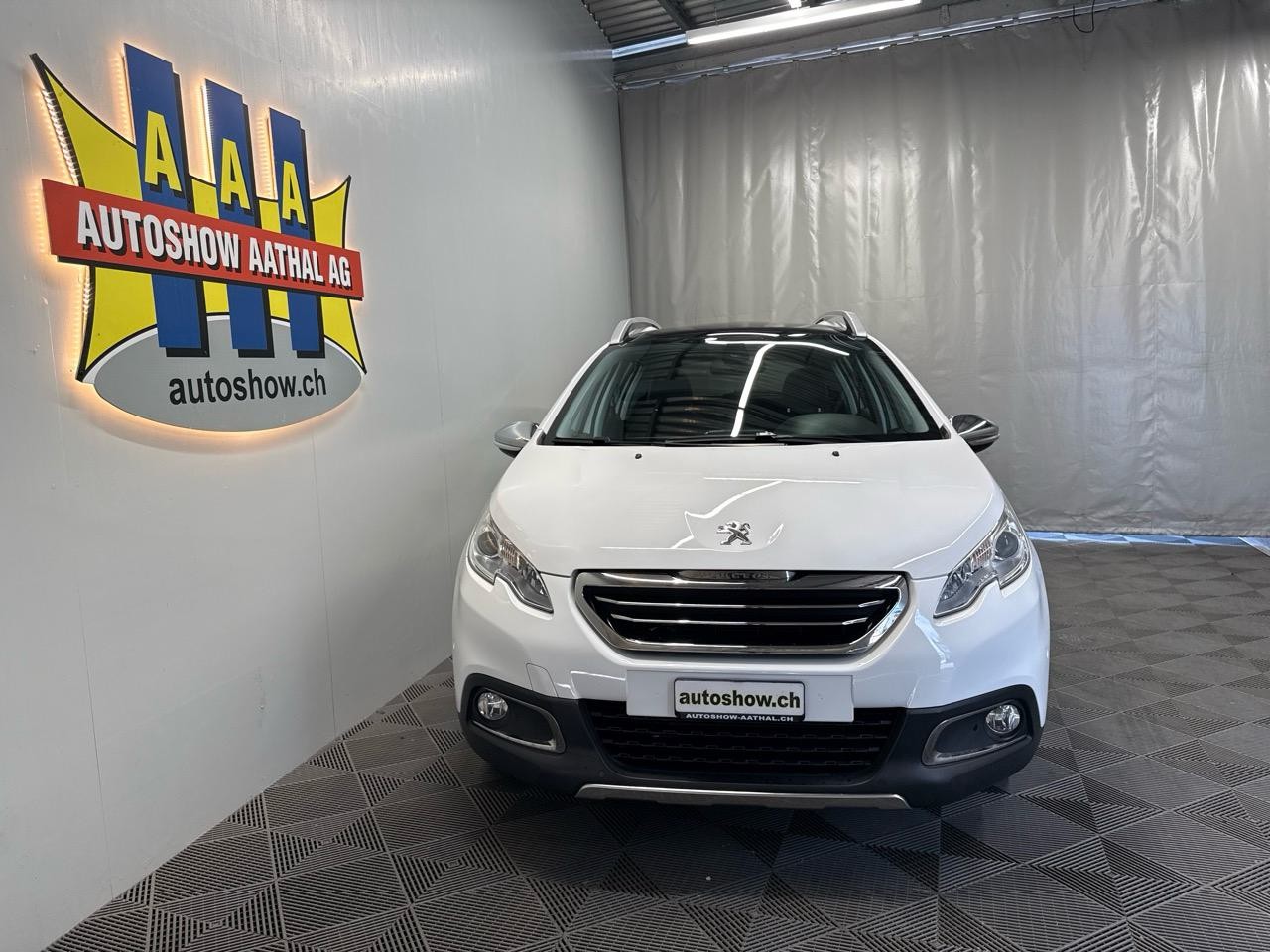 PEUGEOT 2008 1.2 PureTech Allure-image-9