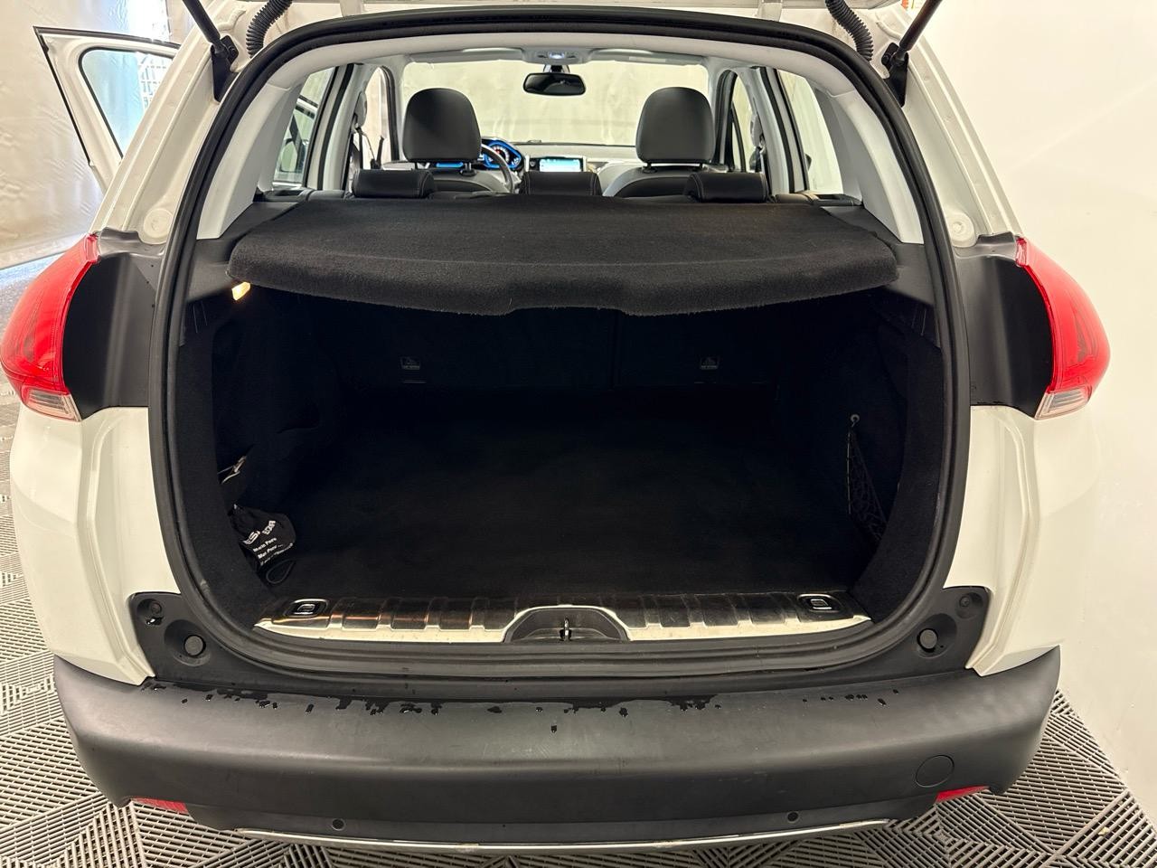 PEUGEOT 2008 1.2 PureTech Allure-image-7