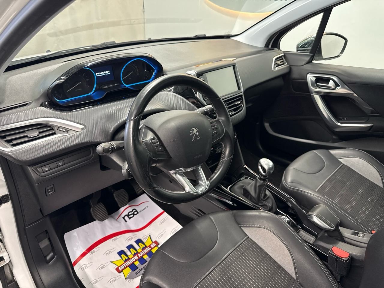 PEUGEOT 2008 1.2 PureTech Allure-image-2