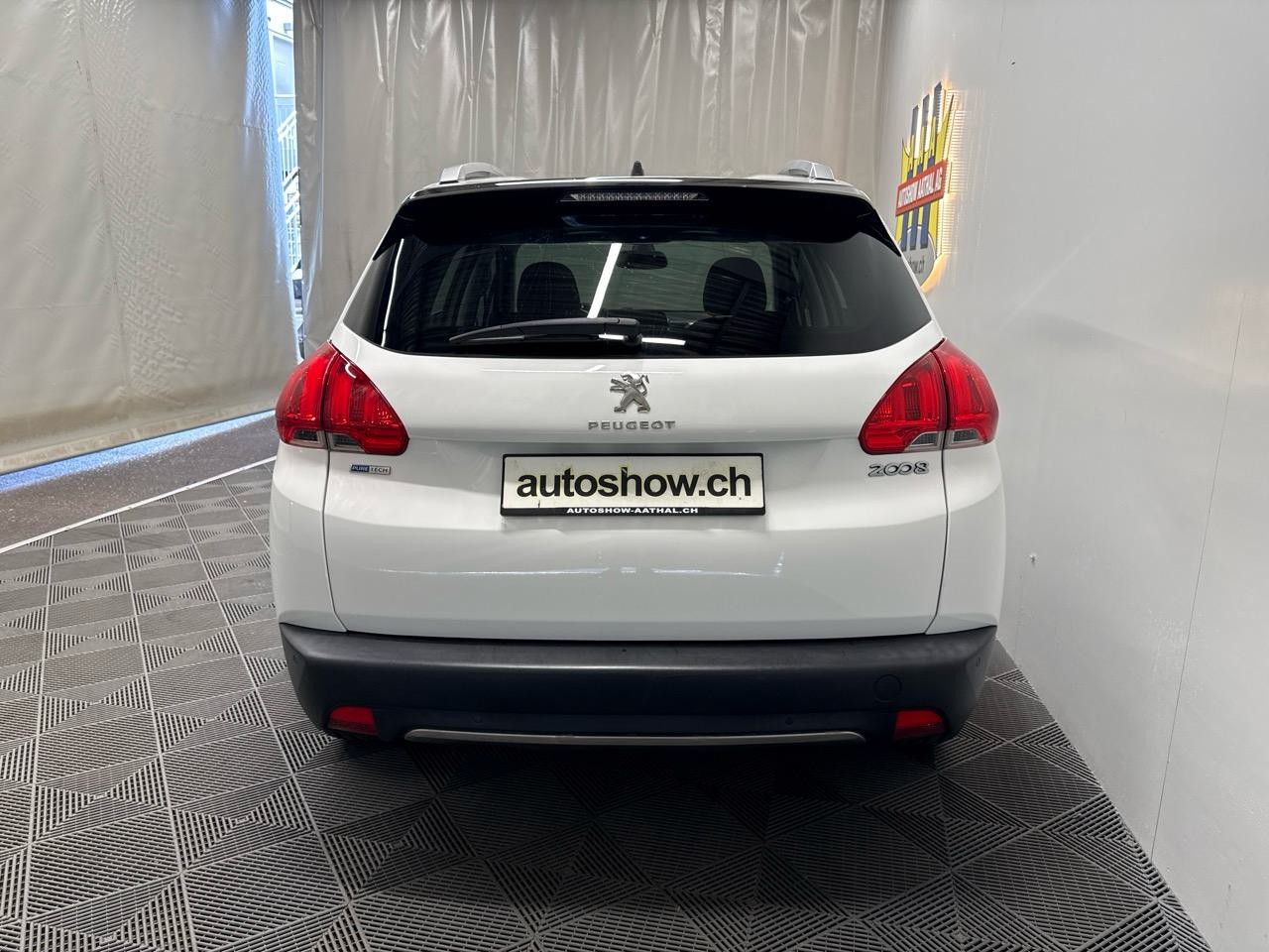 PEUGEOT 2008 1.2 PureTech Allure-image-10