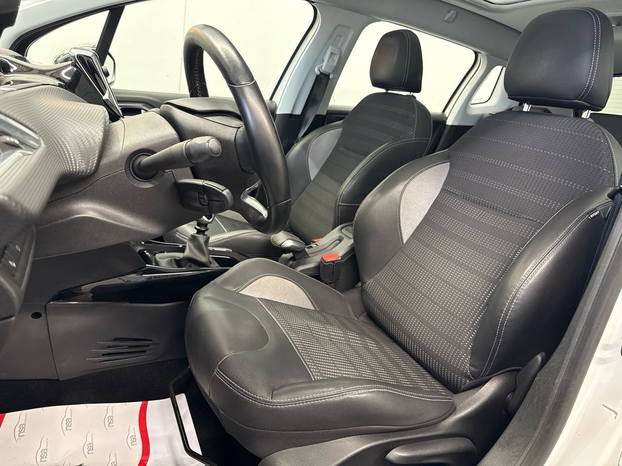 PEUGEOT 2008 1.2 PureTech Allure-image-3