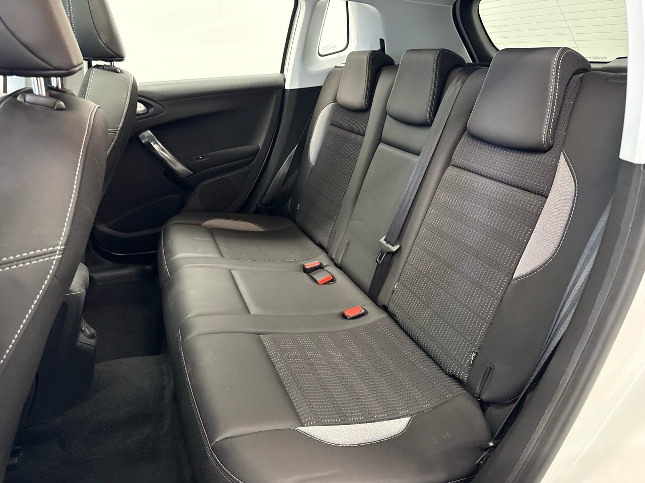 PEUGEOT 2008 1.2 PureTech Allure-image-5