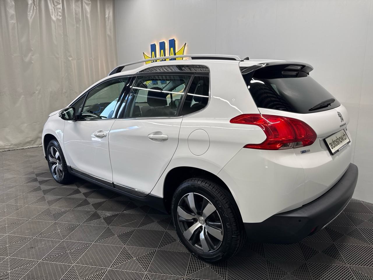 PEUGEOT 2008 1.2 PureTech Allure-image-1