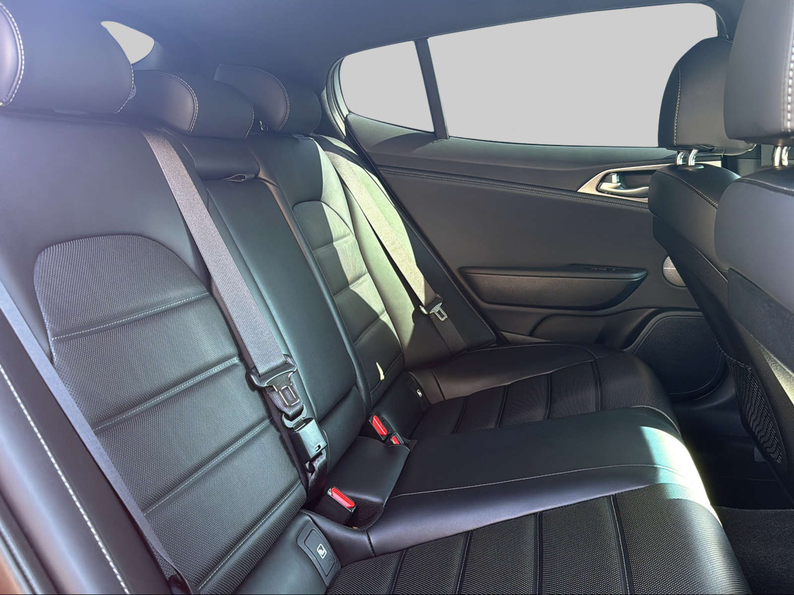 KIA Stinger 3.3 T-GDi GT Automat AWD-image-15